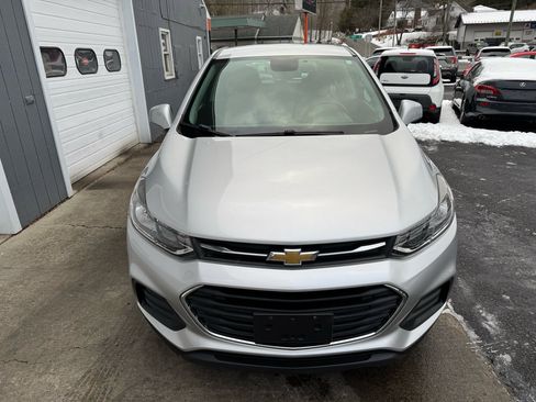 Used 2017 Chevrolet Trax LS image 2