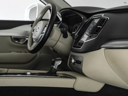 Used 2017 Volvo XC90 T6 Momentum w/ Vision Package image 26