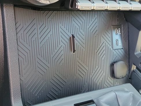 New 2026 Toyota 4Runner SR5 AWD/4WD image 17