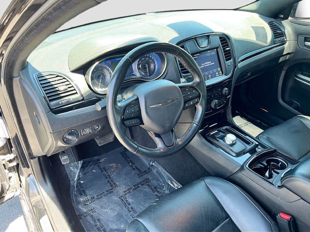 Used 2022 Chrysler 300 S w/ Comfort Group RWD image 9