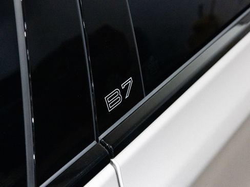 Used 2022 BMW ALPINA B7 xDrive w/ Interior Design Package AWD/4WD image 21