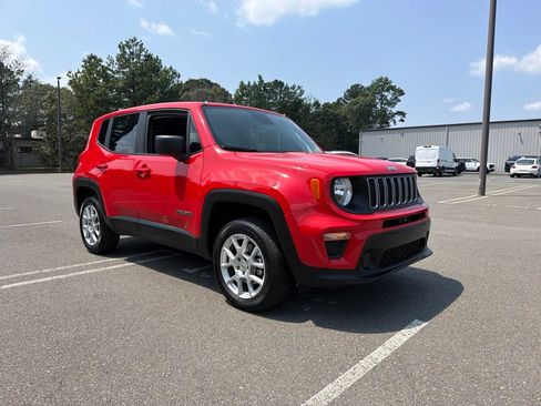 Used 2023 Jeep Renegade Latitude AWD/4WD image 4
