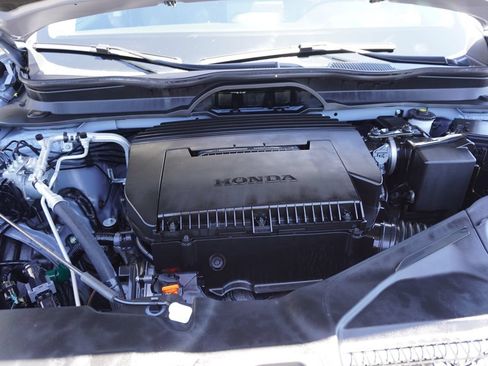 Used 2025 Honda Pilot Touring image 5