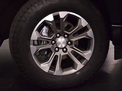 Used 2024 Chevrolet Silverado 1500 High Country w/ Z71 Off-Road Package image 11