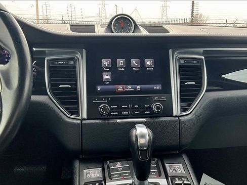 Used 2018 Porsche Macan image 16
