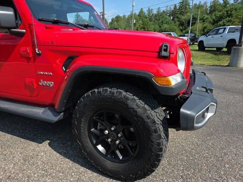 Used 2019 Jeep Wrangler Unlimited Sahara w/ Dual Top Group AWD/4WD image 27