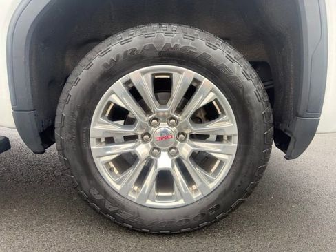 Used 2022 GMC Sierra 1500 Denali w/ Technology Package AWD/4WD image 32