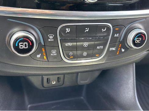 Used 2019 Chevrolet Traverse LT w/ LPO, Black Accent Package AWD/4WD image 35