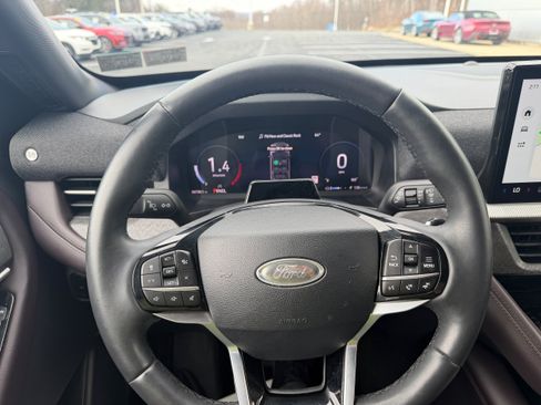 Certified 2025 Ford Explorer Platinum w/ Ultimate Package AWD/4WD image 28