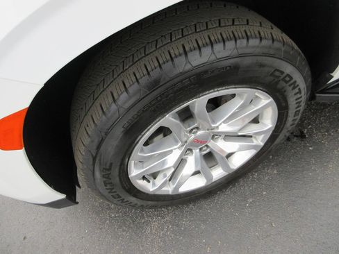 Used 2024 GMC Yukon SLT w/ SLT Luxury Package AWD/4WD image 14