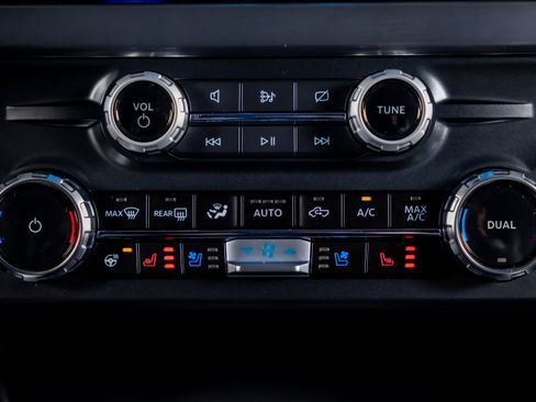 Used 2024 Ford F250 Lariat w/ Tremor Off-Road Package AWD/4WD image 28