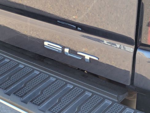 Used 2024 GMC Sierra 2500 SLT w/ SLT Premium Package image 8