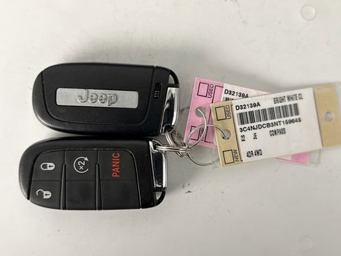 Used 2022 Jeep Compass Limited w/ Sun and Sound Group image 10