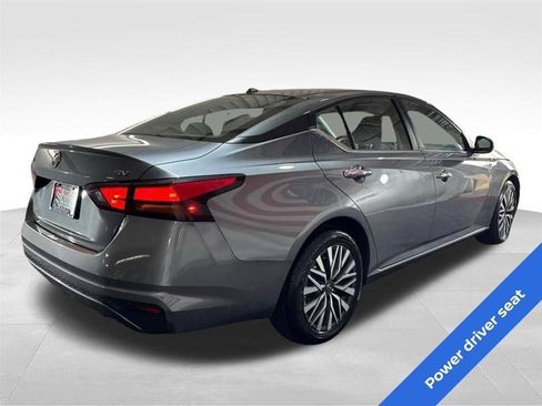 Used 2023 Nissan Altima 2.5 SV FWD image 5