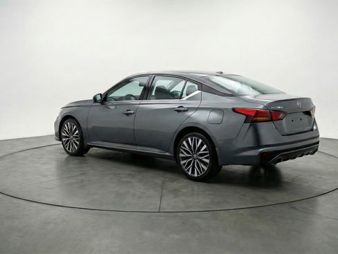Used 2025 Nissan Altima 2.5 SV FWD image 5