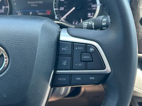 Used 2025 Toyota Highlander LE image 38