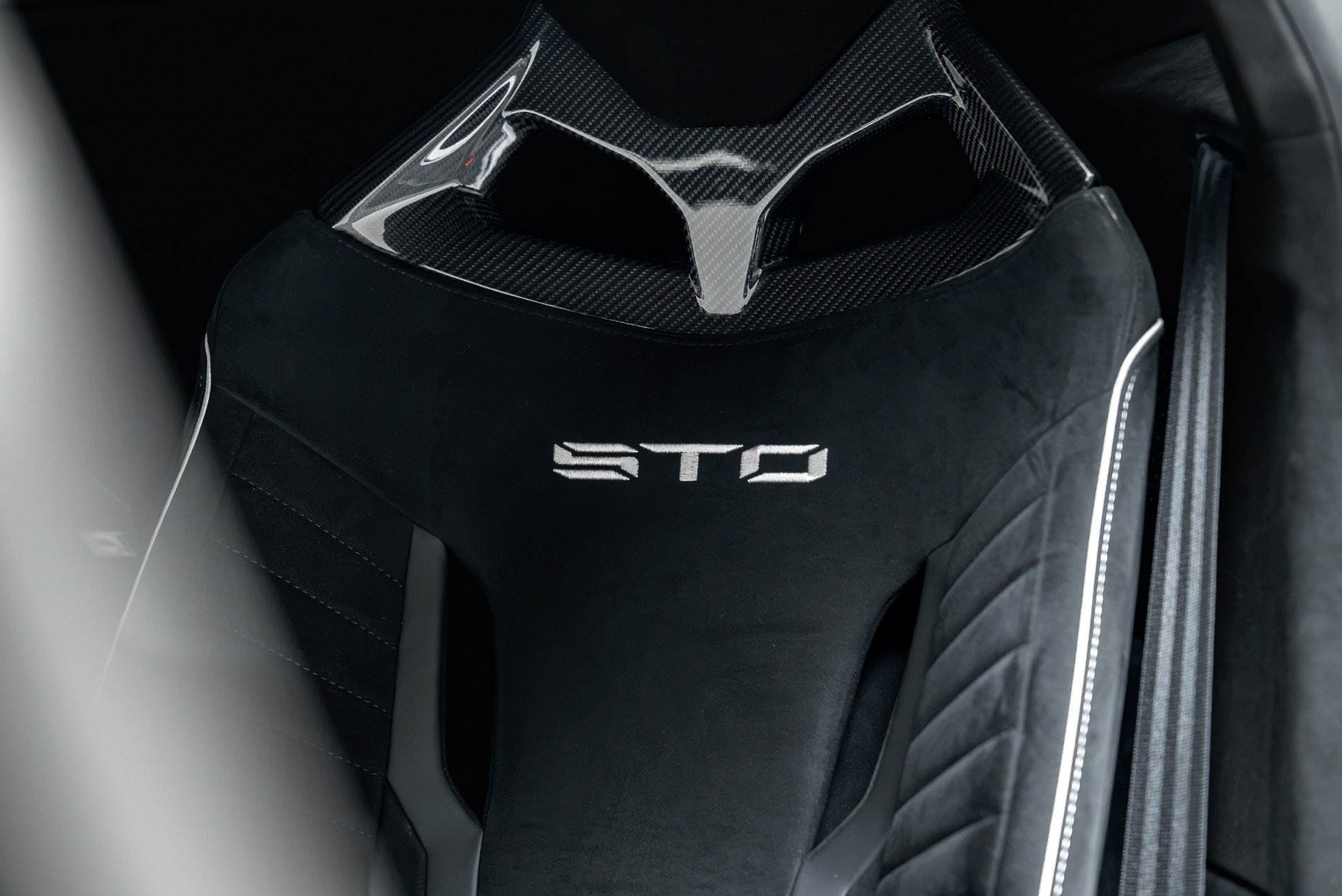 Used 2022 Lamborghini Huracan STO RWD image 45