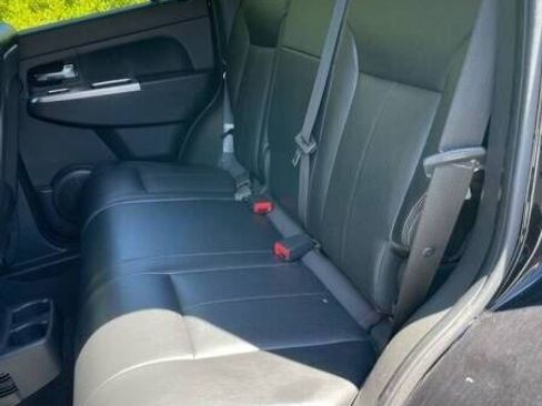Used 2010 Jeep Liberty Limited w/ Tire & Wheel Group RWD image 11