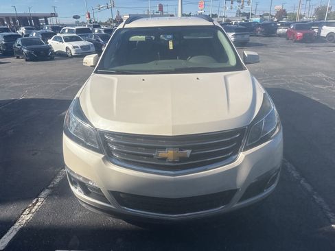 Used 2015 Chevrolet Traverse LT image 2