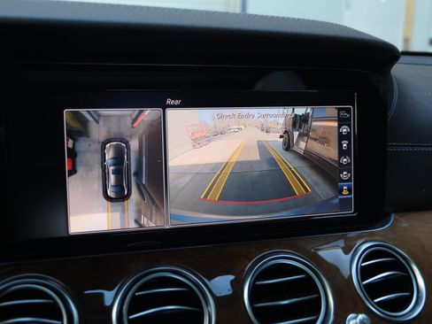 Used 2017 Mercedes-Benz E 300 4MATIC image 27