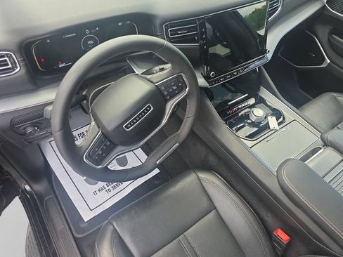 Used 2024 Jeep Wagoneer L Series II AWD/4WD image 24