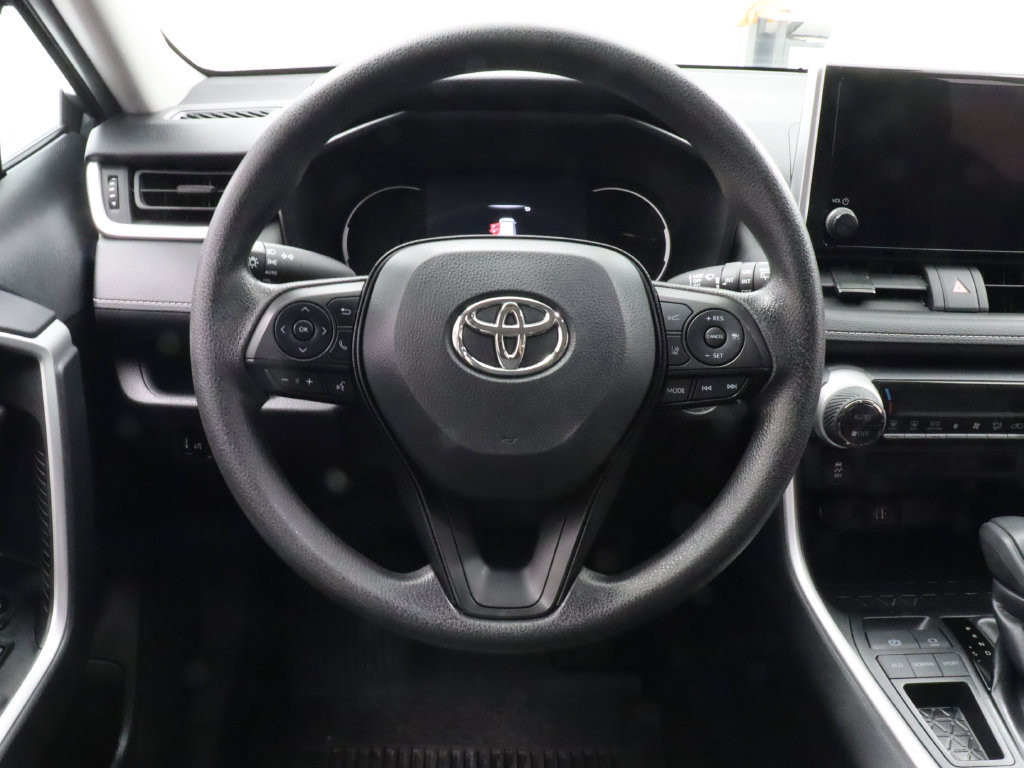 Used 2025 Toyota RAV4 XLE FWD image 13