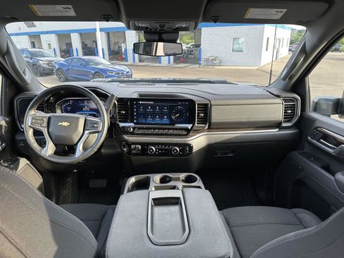 Used 2025 Chevrolet Silverado 2500 LT w/ Convenience Package AWD/4WD image 17