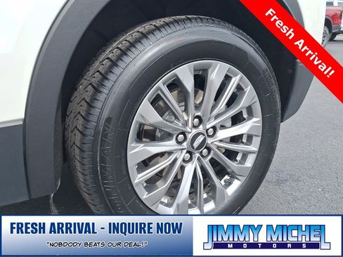 Used 2024 Cadillac XT4 Premium Luxury image 30