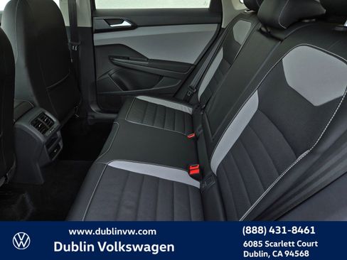 Certified 2022 Volkswagen Taos SEL w/ Panoramic Sunroof Package image 12
