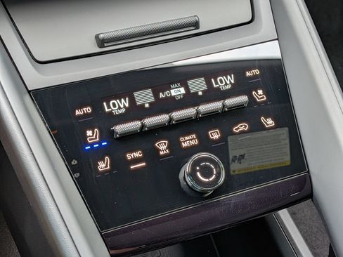 Certified 2025 Porsche Macan 4 Electric AWD/4WD image 17