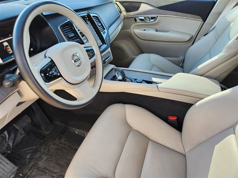 Used 2023 Volvo XC90 B6 Plus w/ Protection Package Premier image 7