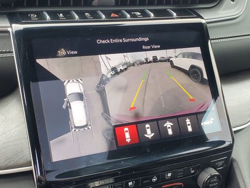 Used 2024 Jeep Grand Cherokee Limited w/ Luxury Tech Group II image 23