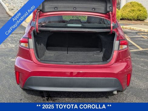 Used 2025 Toyota Corolla LE image 32