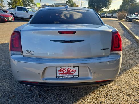 Used 2022 Chrysler 300 Touring L w/ Comfort Group image 6