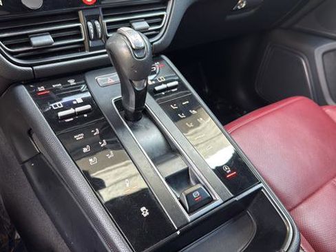 Used 2023 Porsche Macan Turbo AWD/4WD image 20