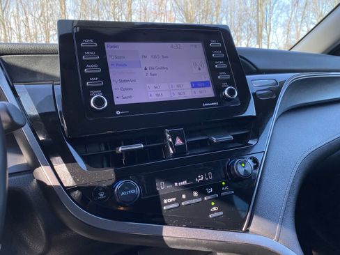 Used 2024 Toyota Camry SE image 34