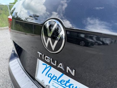 Certified 2022 Volkswagen Tiguan SE FWD image 12