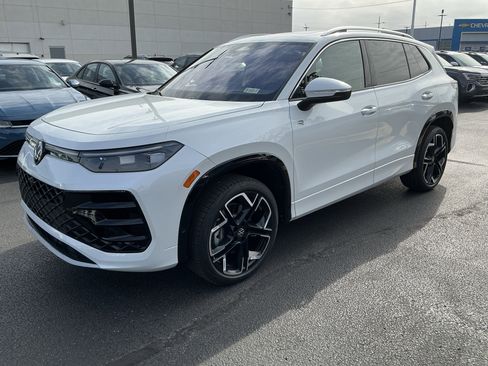 New 2026 Volkswagen Tiguan SEL R-Line AWD/4WD image 4