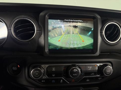 Used 2023 Jeep Wrangler Unlimited Sahara AWD/4WD image 18