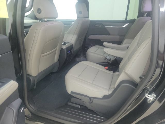 Used 2026 GMC Acadia Elevation w/ Elevation Premium Package FWD image 21