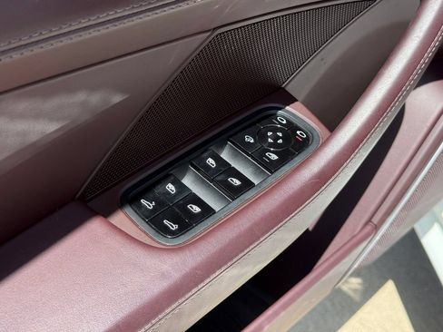 Used 2021 Porsche Panamera RWD image 8