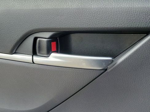 Used 2021 Toyota Camry LE w/ Convenience Package image 16