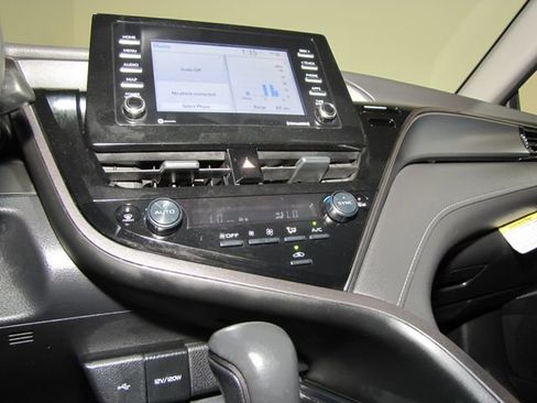 Used 2023 Toyota Camry SE FWD image 7