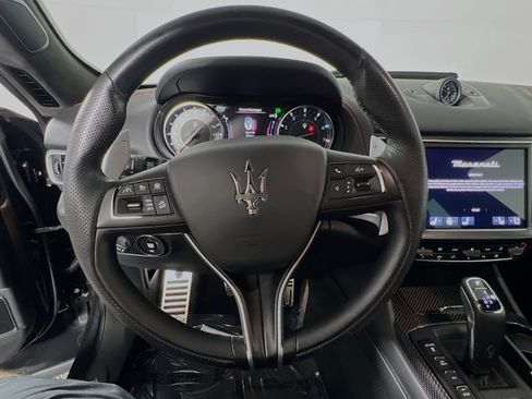 Used 2022 Maserati Levante Modena AWD/4WD image 18