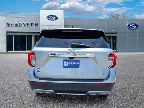 Used 2023 Ford Explorer XLT w/ Equipment Group 202A AWD/4WD image 8