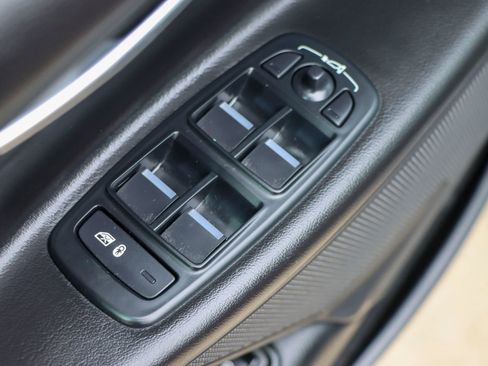 Used 2018 Jaguar XE Premium RWD image 14