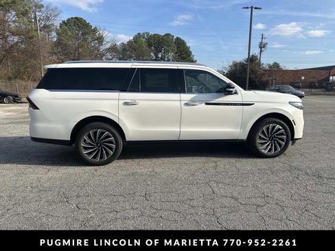 New 2026 Lincoln Navigator L Black Label AWD/4WD image 8