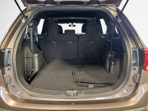 Used 2018 Mitsubishi Outlander LE image 25