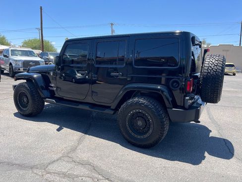 Used 2015 Jeep Wrangler Unlimited Sahara w/ Connectivity Group AWD/4WD image 8