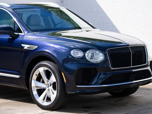 Used 2024 Bentley Bentayga image 23